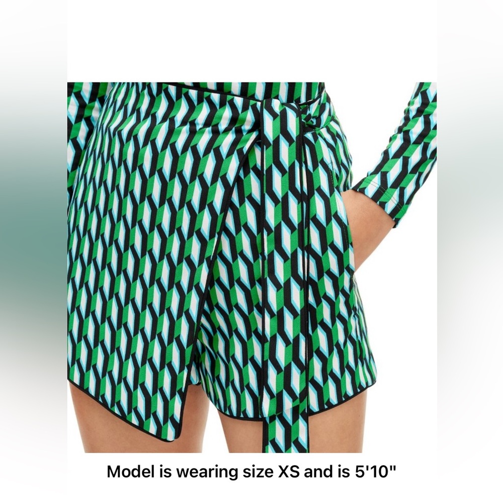 Women's Side Wrap Arrow Geo Green
Mini Skort - DVF for Target